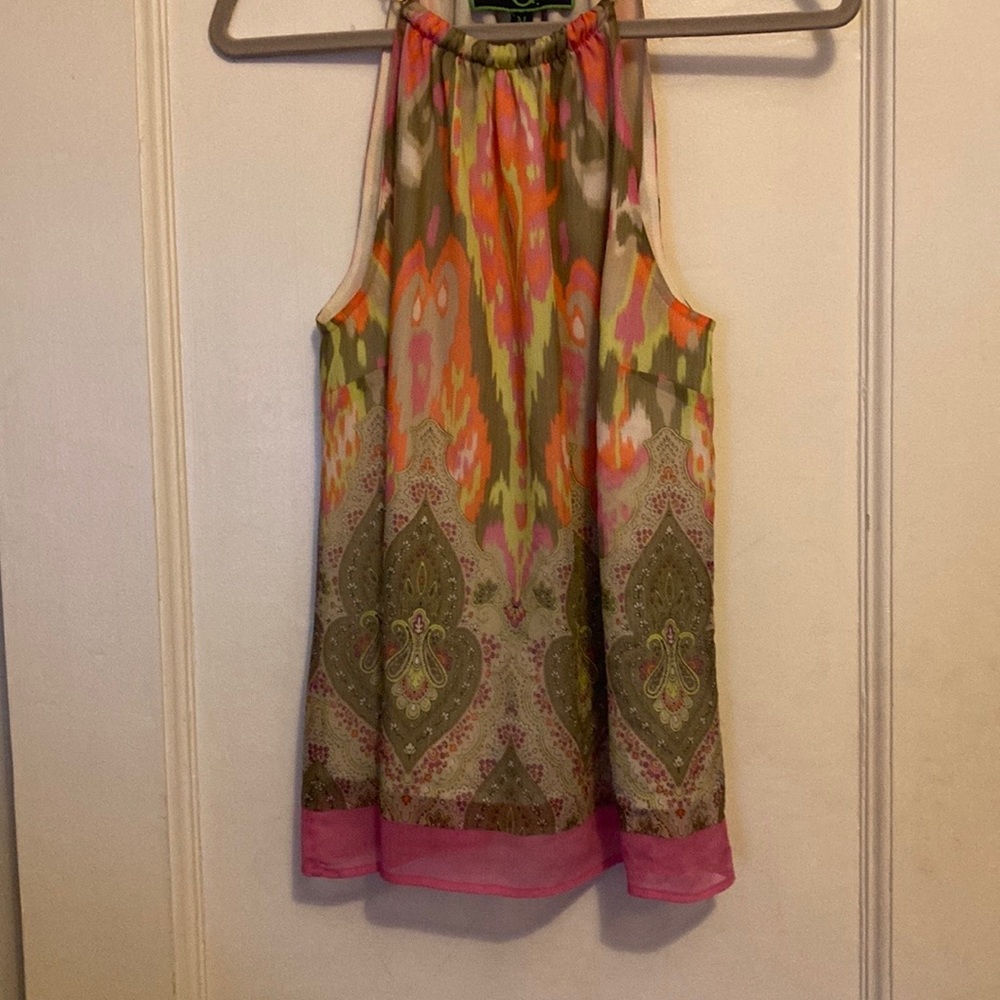 Beautiful sleeveless C Wonder top w/Olive, Pink, peach Ikat Design, Size M